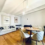 Chic Riverside 3-room Next To San Niccolo Διαμέρισμα *